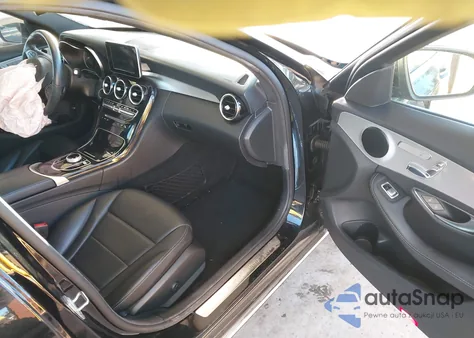 2018 Mercedes-Benz C 300 4Matic из США, поврежденный, VIN 55SWF4KB5JU243853